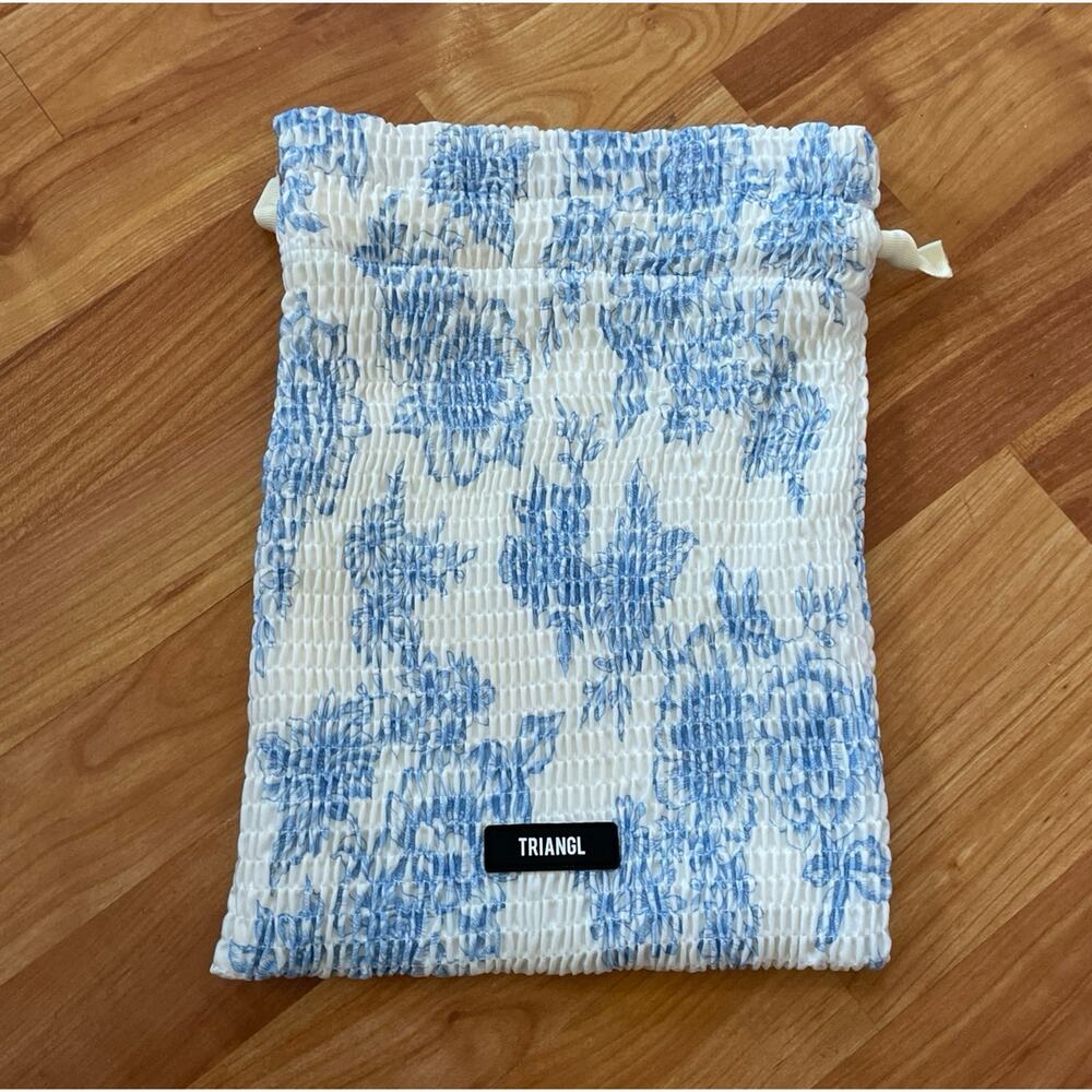 Triangl‎ Dust Bag